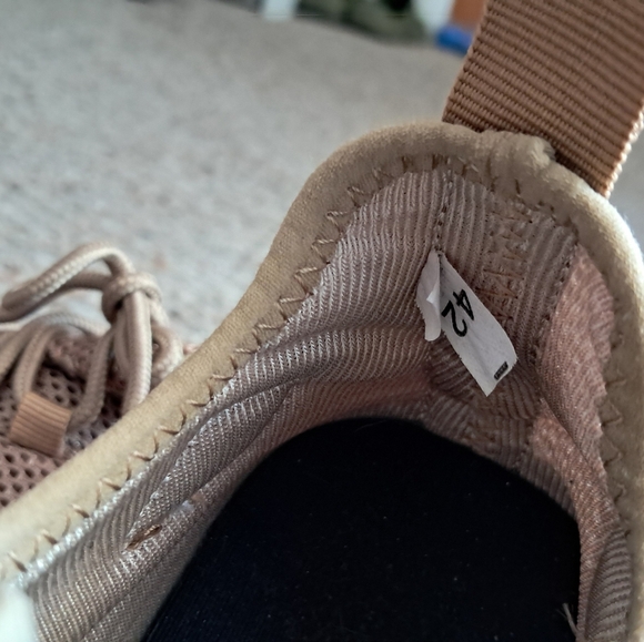 Stylish Tan/peach Sneakers NWOT - Picture 5 of 10